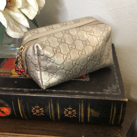 Gucci Handbags - Gucci Makeup Bag! 🍒🤎